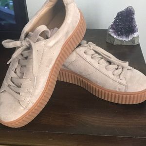 NWT Very comfortable and SUPER Trendy!!